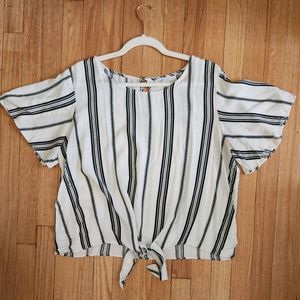 Short sleeve, tie waist blouse